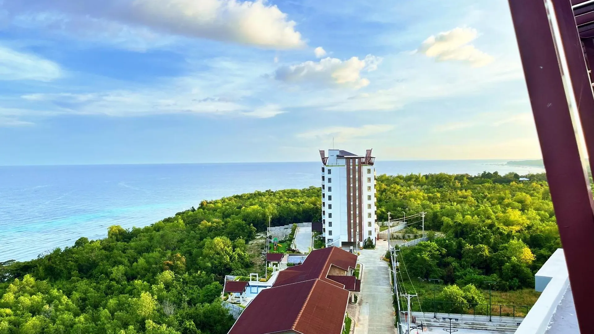 Panglao Luxury Sea View Condo, Pool, Cafe - Suite 918 Dauis Apartment